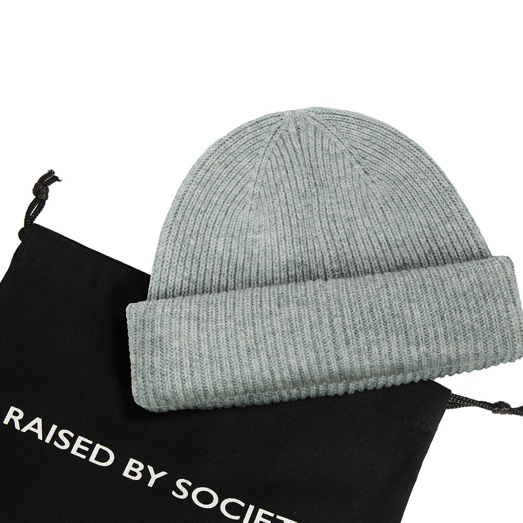 LIGHT GREY SHORT BEANIE