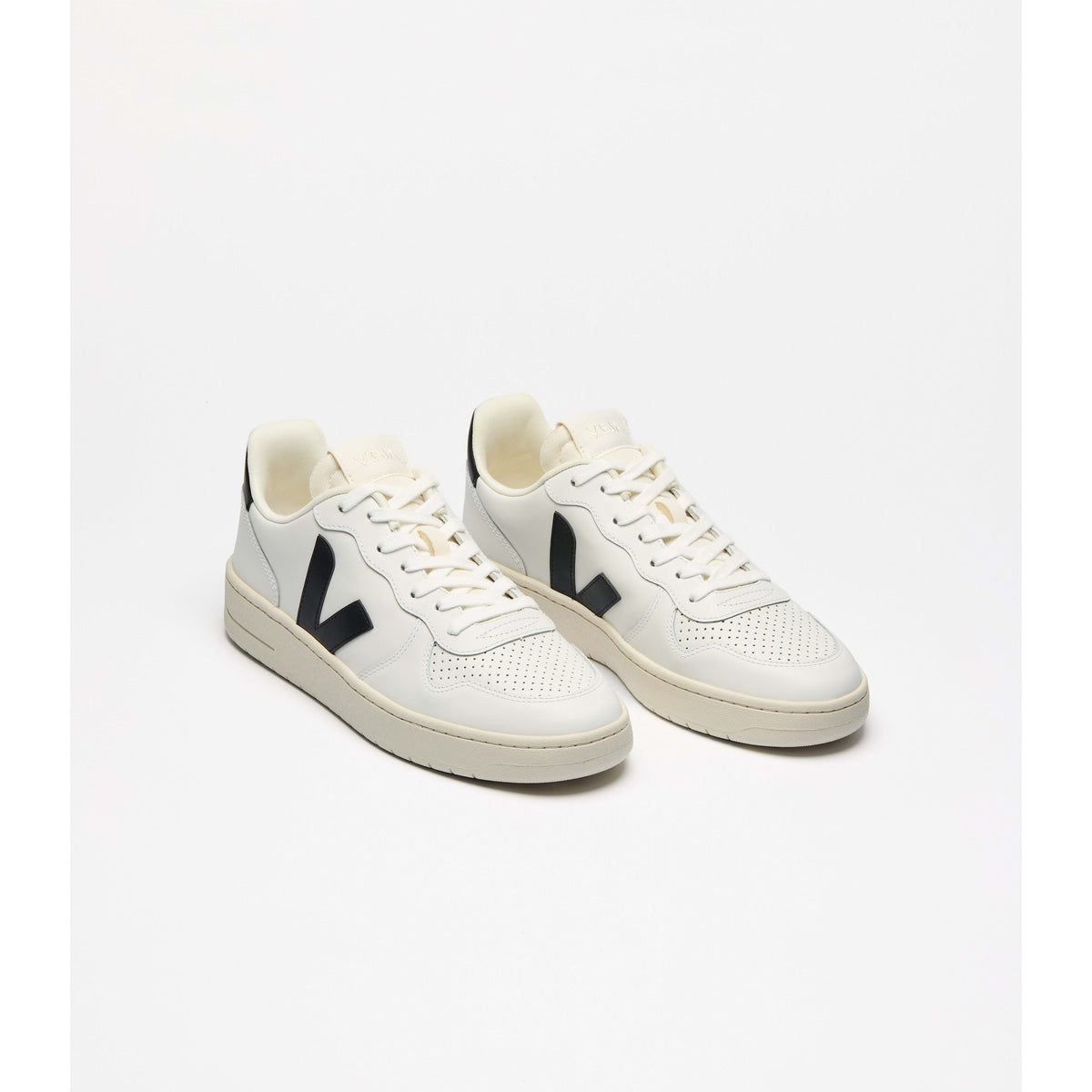 Veja Women's V-10 CWL in White Black