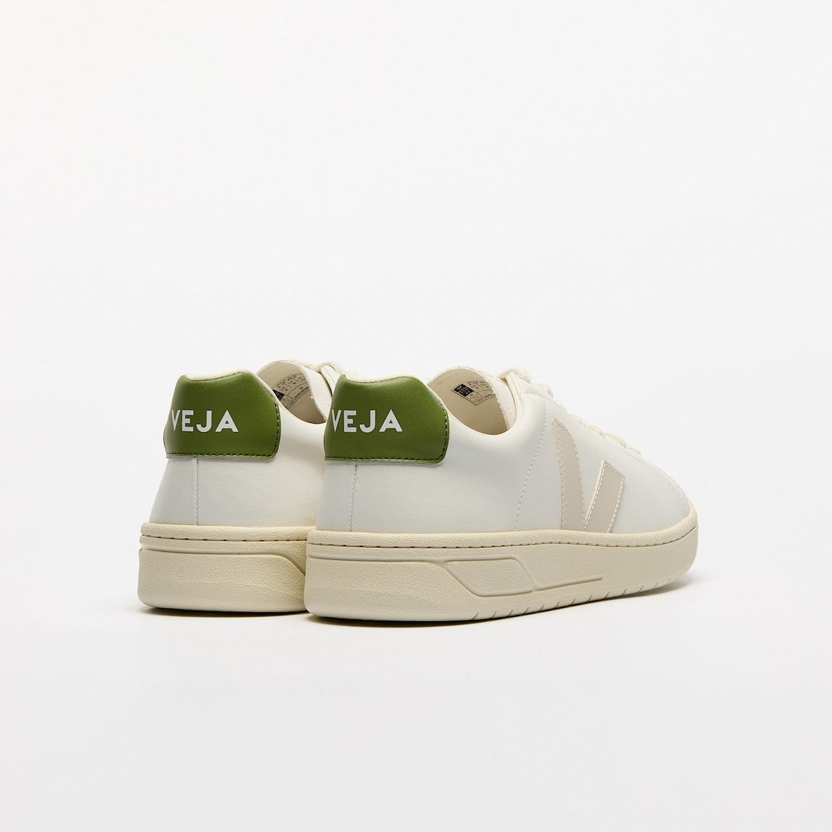 Veja Women's URCA CWL in White Pierre Kiwi